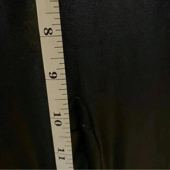 SPANX Faux Leather Quilted Leggings - Picture 5 of 8